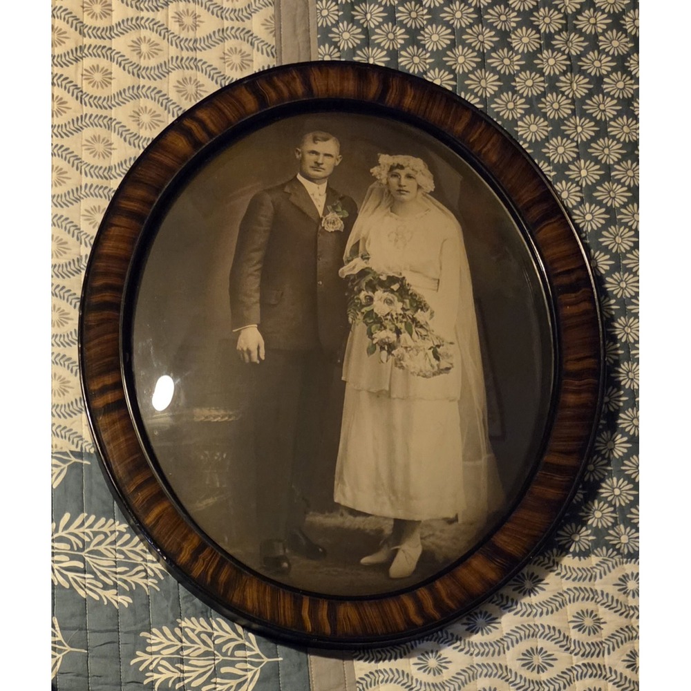 Antique Tiger Stripe Wood Convex Bubble Glass Oval Frame 19" x 16" Wedding Photo